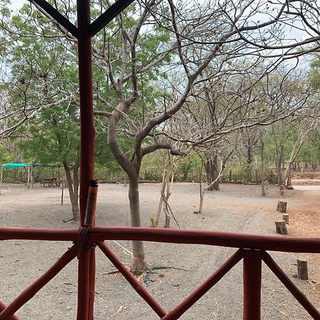 פלאיה אביאנאס Nieves Surf Hostel And Camping מראה חיצוני תמונה