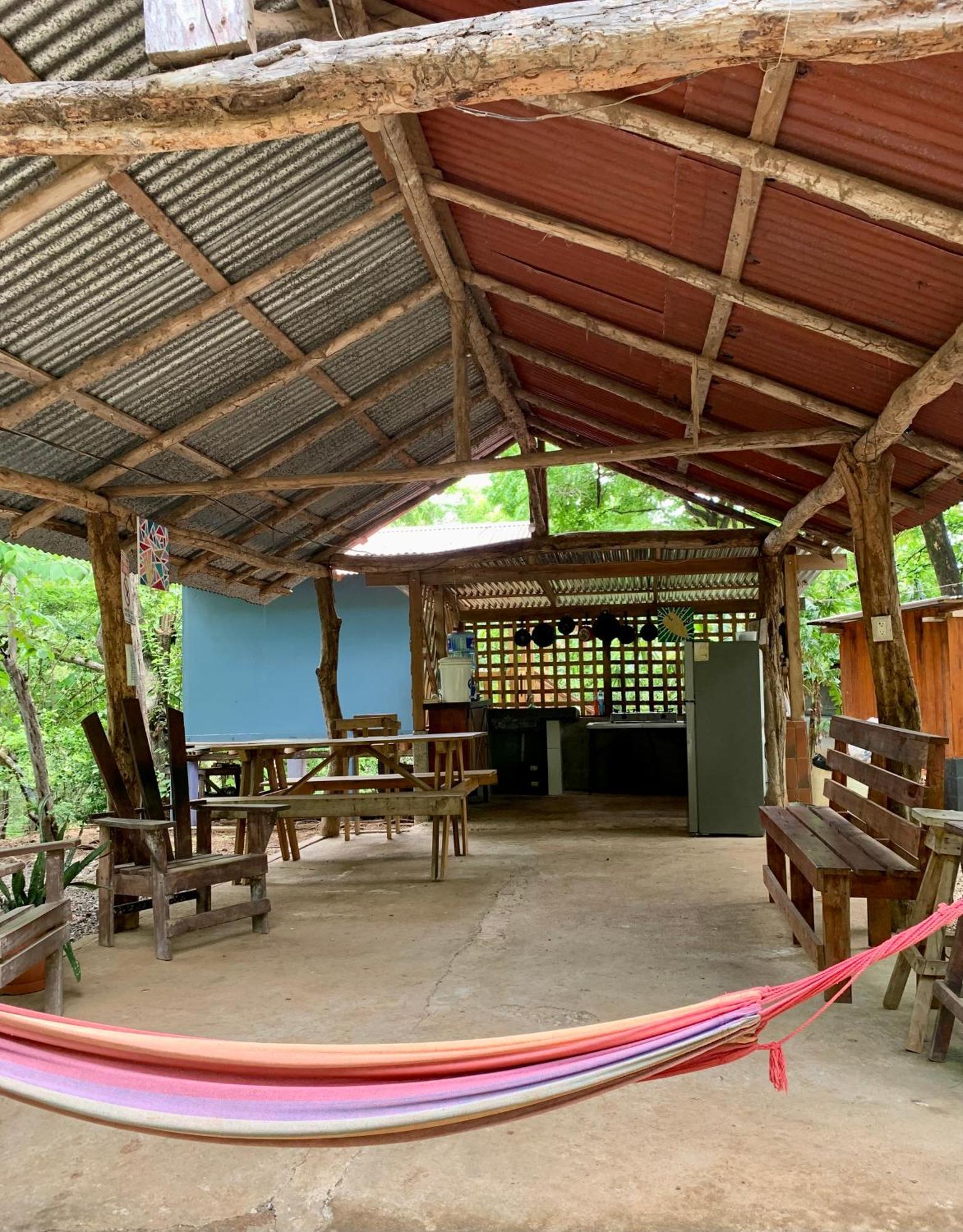 פלאיה אביאנאס Nieves Surf Hostel And Camping מראה חיצוני תמונה