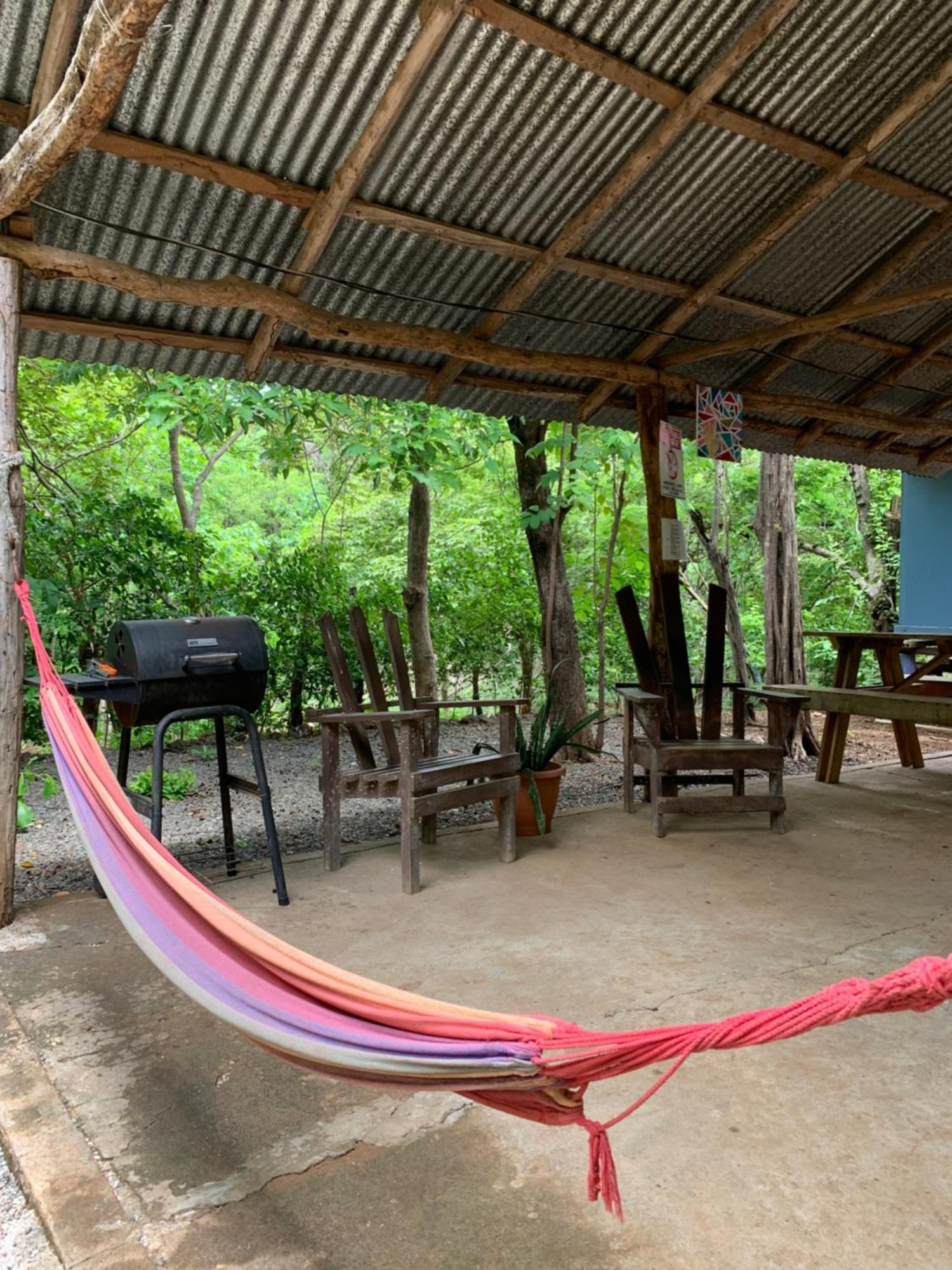 פלאיה אביאנאס Nieves Surf Hostel And Camping מראה חיצוני תמונה